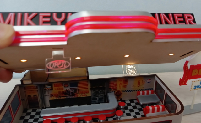 1/64 アメリカンダイナー風ミニチュア模型（LEDライト付き）