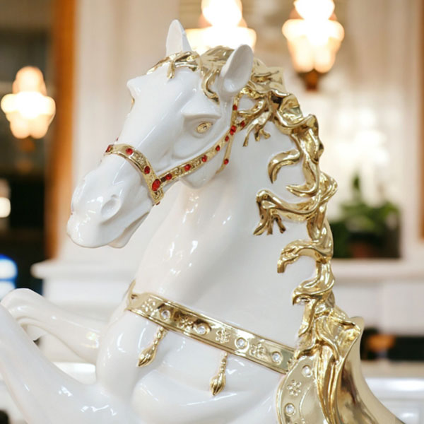 風水・開運インテリア・跳ね馬の置物（立ち馬） Mサイズ （ホワイト