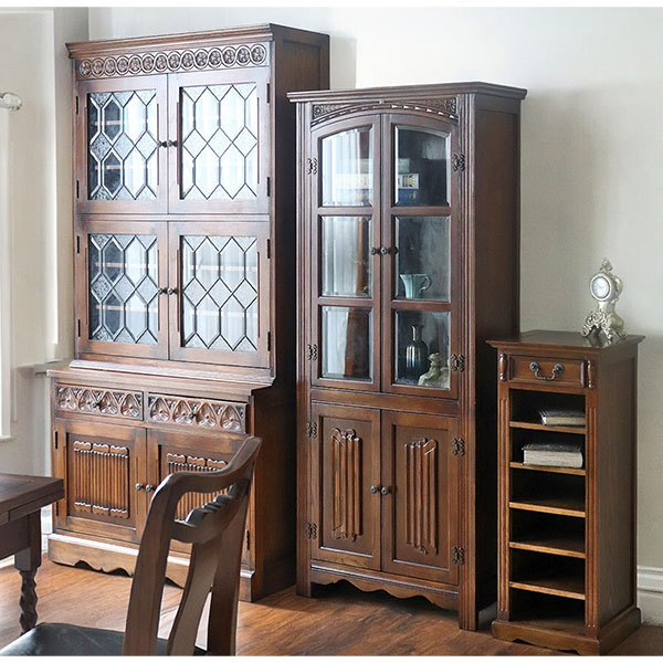 ⑤622番✨イタリア製 アンティーク調 カップボード 輸入家具 食器棚