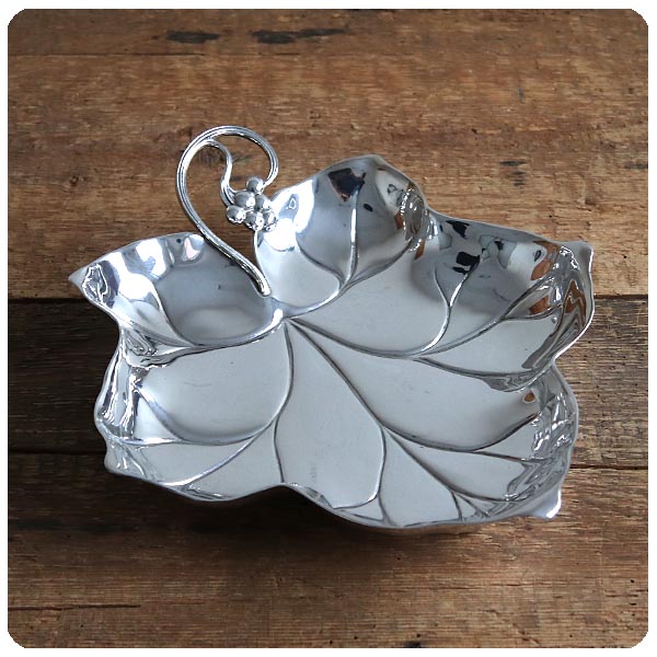 英国の銀食器、アンティークシルバーのトレイ（プレート） 英イギリス