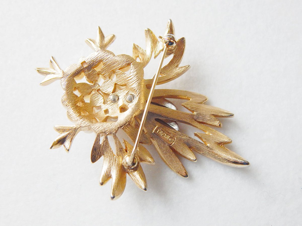 TRIFARI ブローチ 洋菊 Chrysanthemum ゴールドカラー TRIFARI