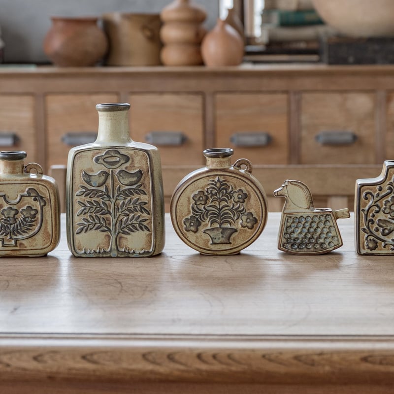 一輪挿しペア 12年前に買いました。焼きが美しいです。素朴で置き方に