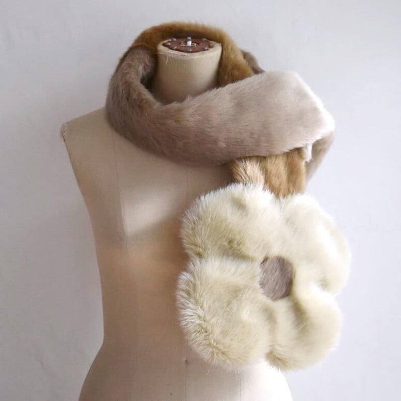 WANDMEE_FLOWER FUR STOLE | 2e CHESTS