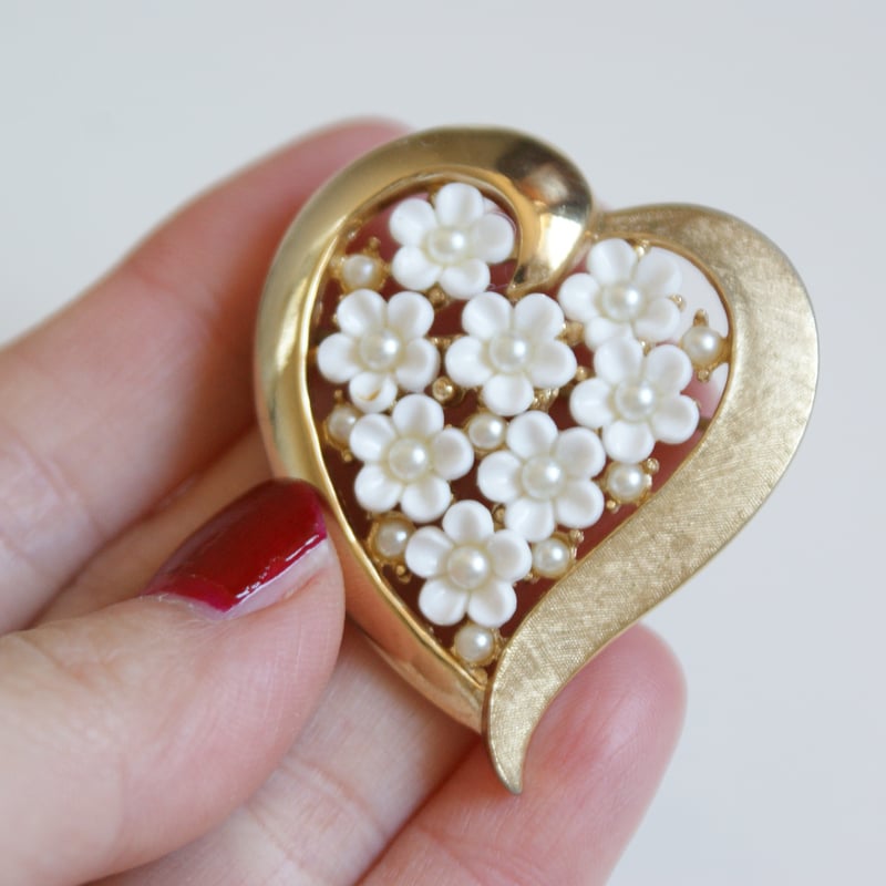TRIFARIクラウントリファリ ホワイト パール 勿忘草 ハート ブローチ