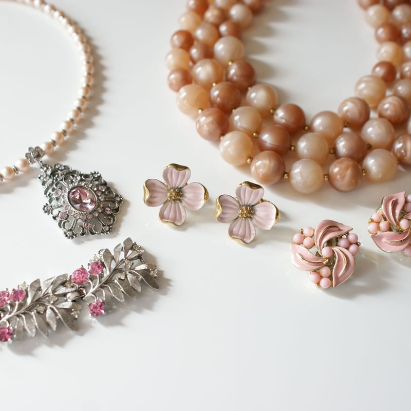 TRIFARIトリファリ ハナミズキ ピンク エナメル イヤリング