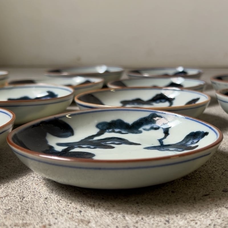 大正期 松柄の古い染付け小皿［1枚の価格］在庫11枚 呉須 松絵 染付 茶