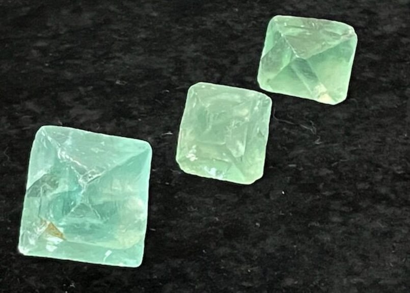 天才の石」グリーンフローライト（蛍石）原石 | 数珠屋粋鳳