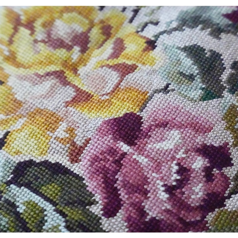 アンティークフランス サクランボに似た花刺繍の桜色ランナー ニードル