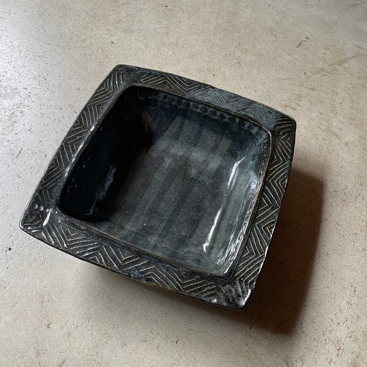 武内晴二郎作 鉄刷毛目面取鉢 武内晴二郎作 鉄刷毛目面取鉢 武内晴二郎