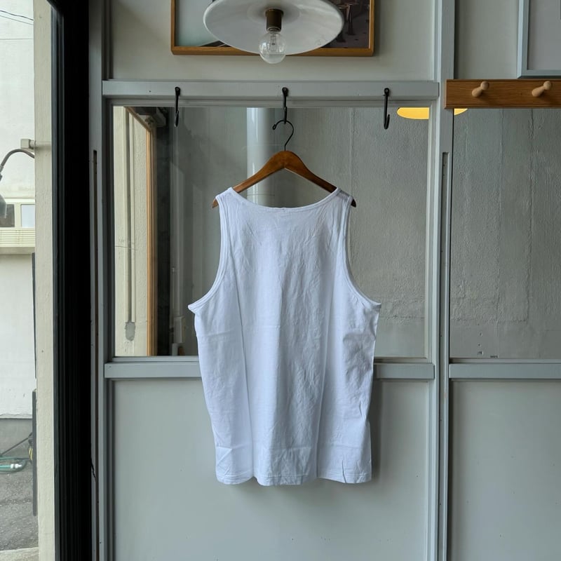 COMOLI サープラス タンクトップ | Less Higashikawa