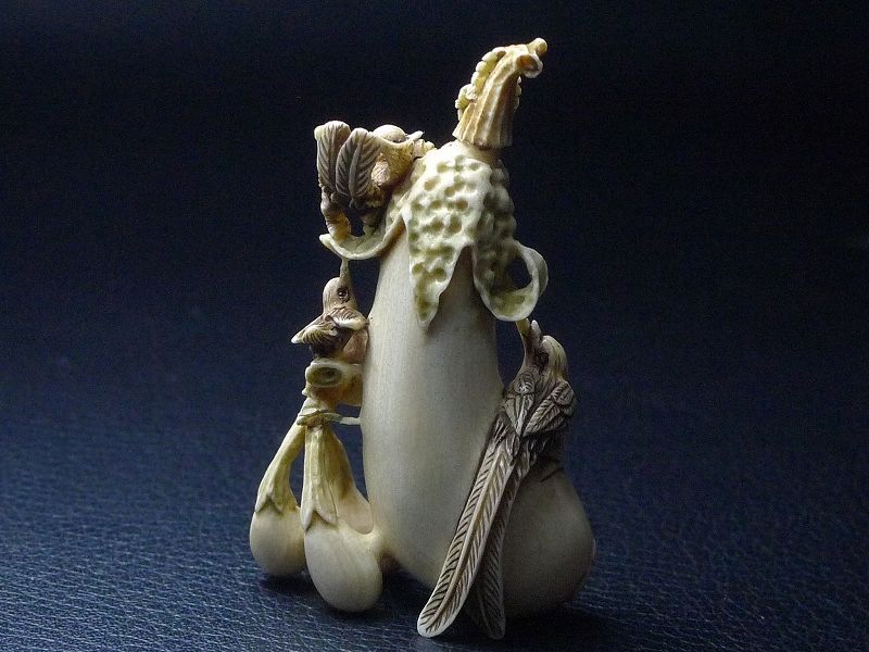 中国 玉石瑪瑙石彫刻 蓮葉金魚刻 鼻煙壷 小壷 時代箱付 M R8754 中国