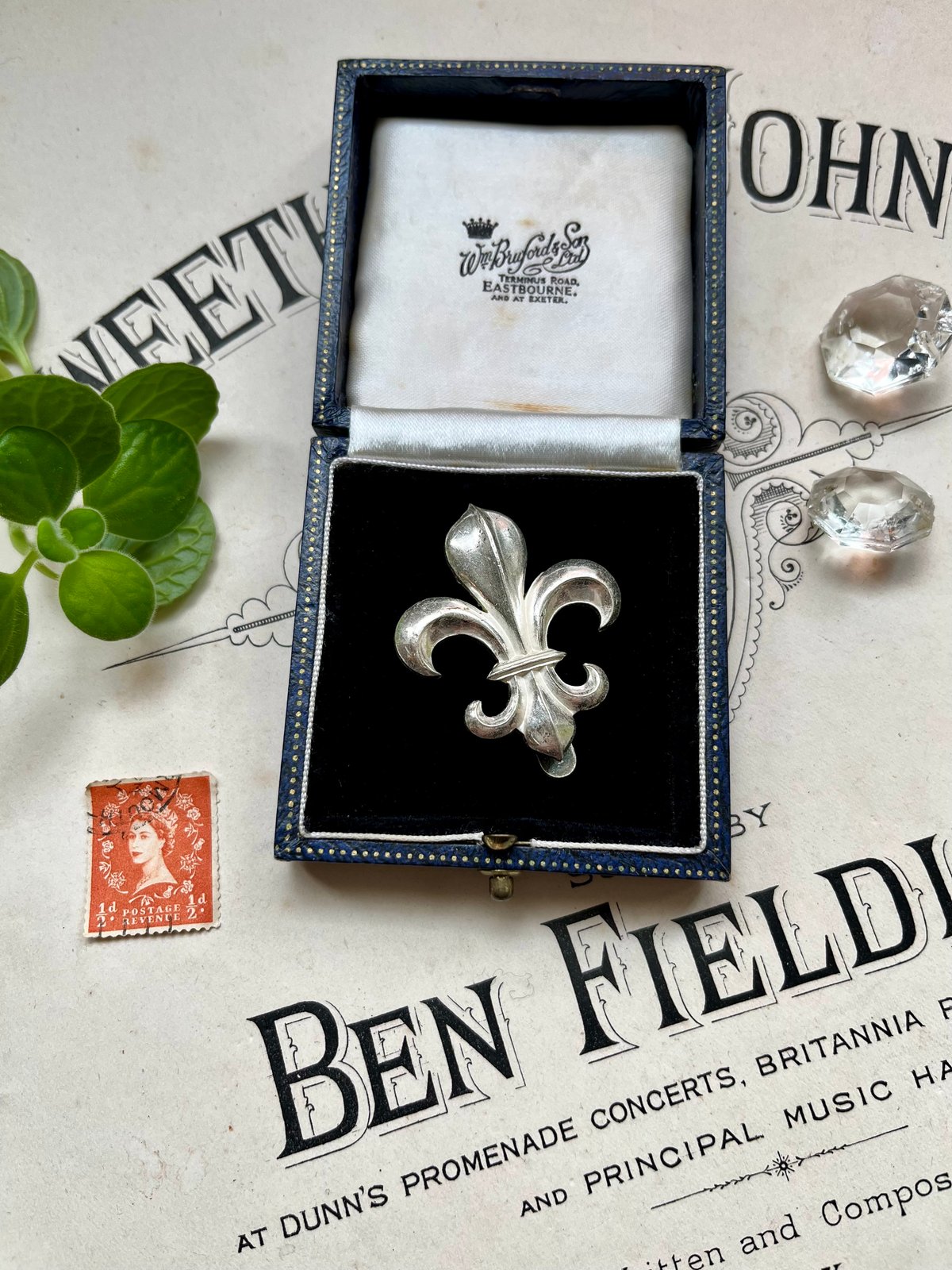 ○o-144/メタル製 フルール・ド・リスの紋章パーツ | PISKEY -イギリス