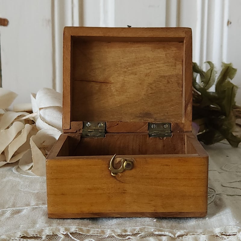 ツバメのモシュリンヌ木箱 | リボンときどきネコ