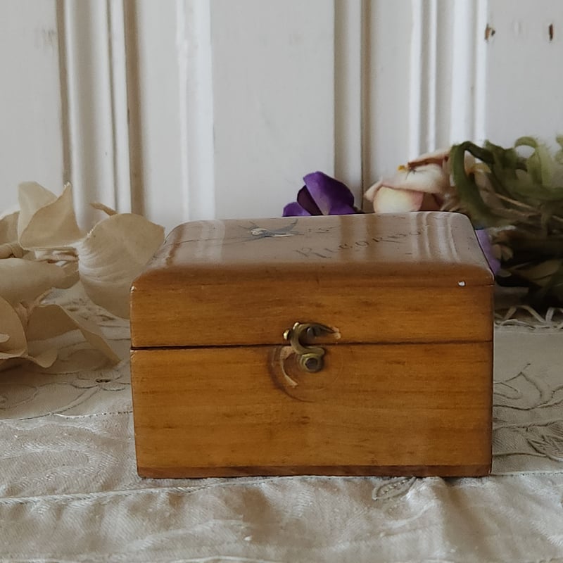 ツバメのモシュリンヌ木箱 | リボンときどきネコ