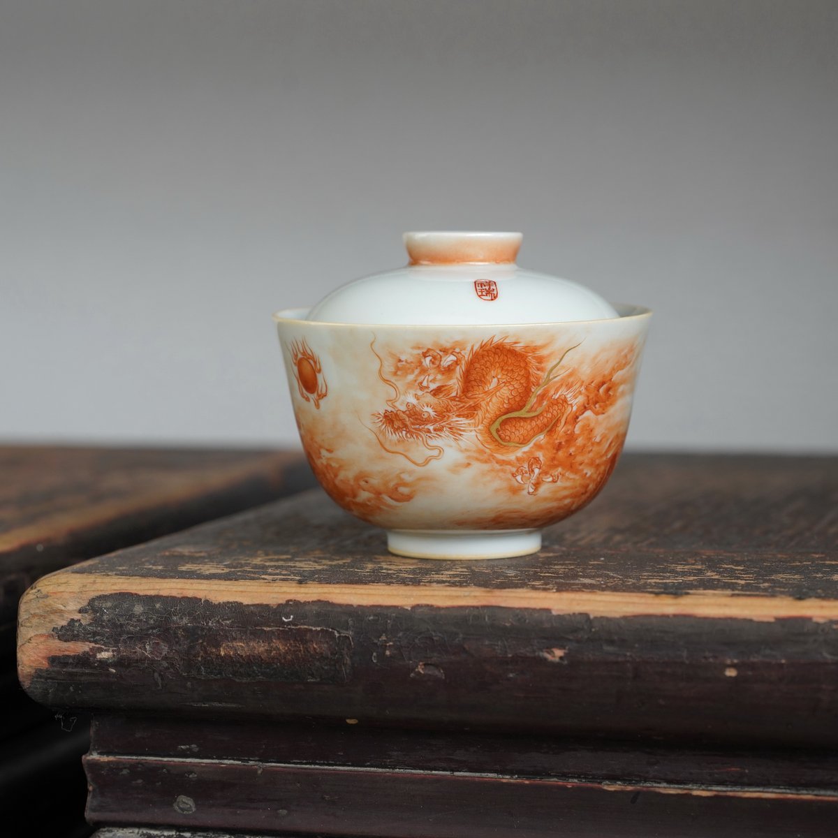 礬紅龍紋二才蓋碗 PA057 | Looking For 物色
