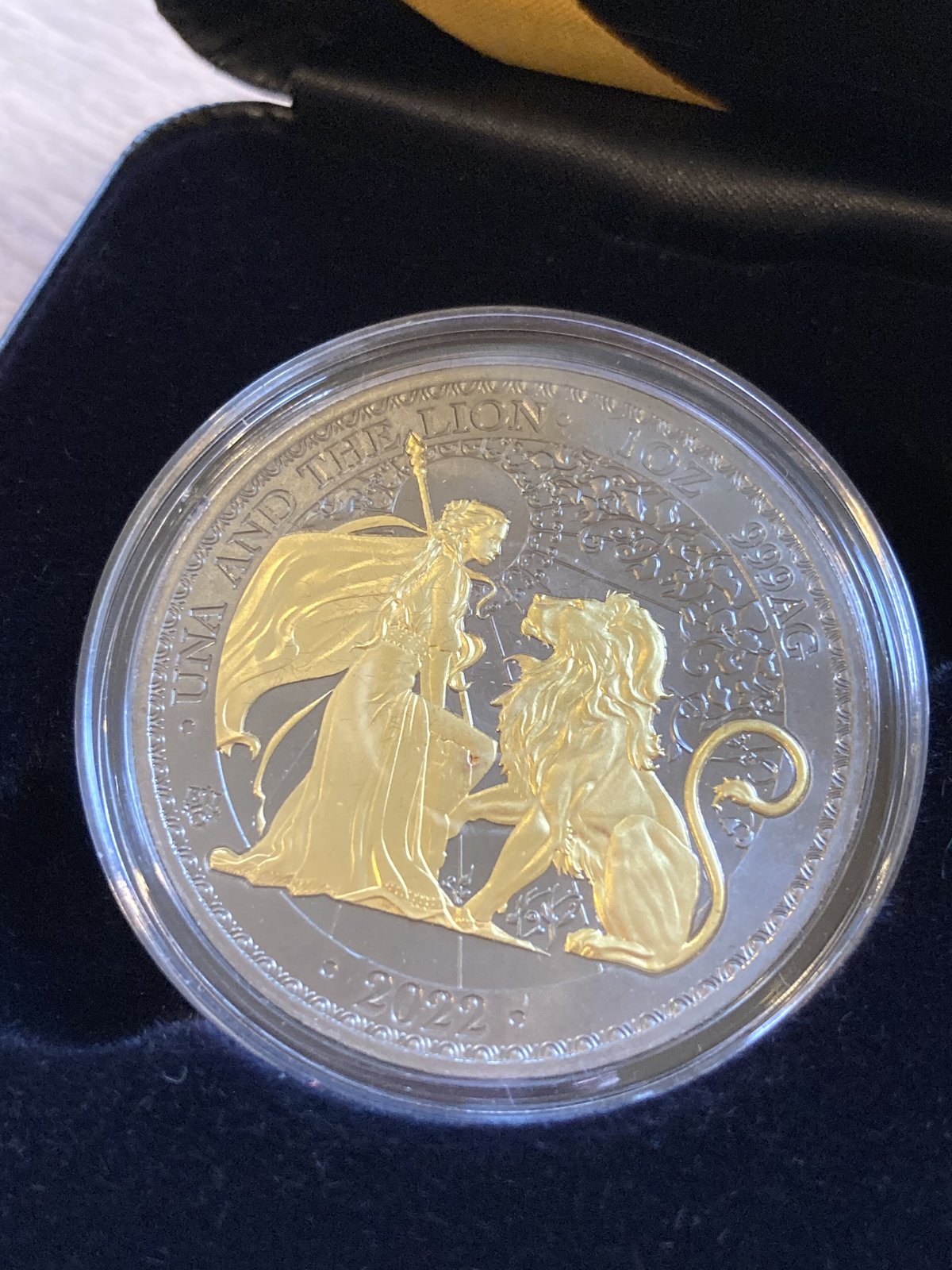 銀貨 99.9% 純銀 シルバー ウナ ライオン 銀貨 1オンス ウナとライオン