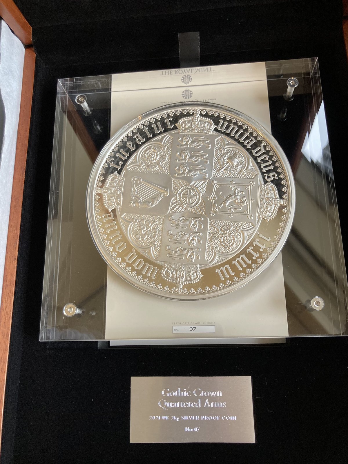 発行50枚・超大型2kg銀貨】 ゴチッククラウン 2021 ロイヤルミント 2