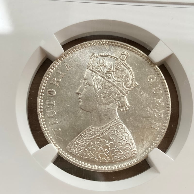 QUEEN刻印碑文 】NGC鑑定MS62 英領インド 1ルピー銀貨 ヴィクトリア