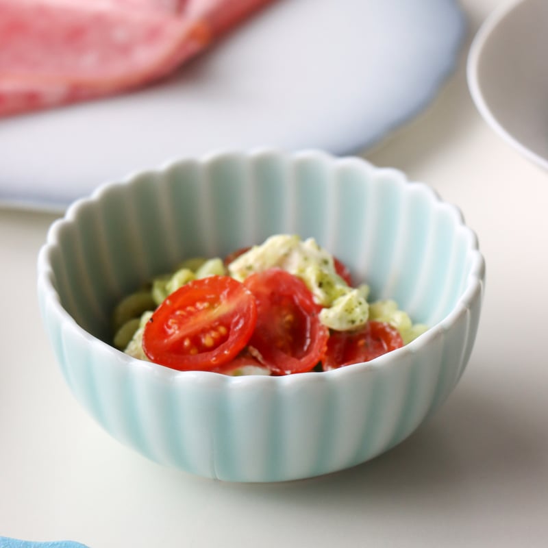 畑萬陶苑 モイスト青磁 菊割小鉢 | 和食器通販 有田焼 山忠｜おしゃれ