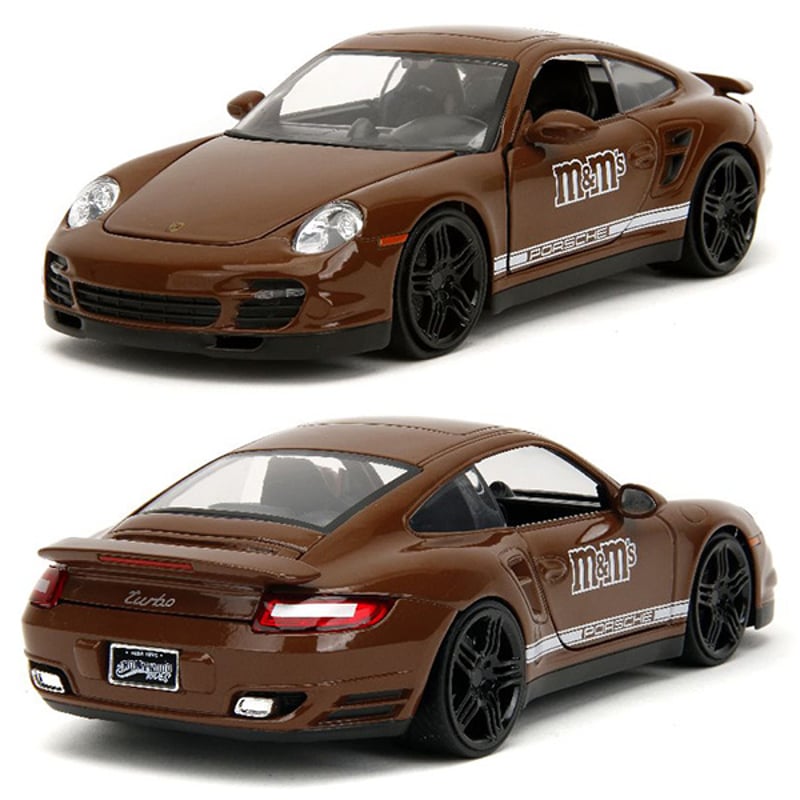 1:24 M&M'S 2007 PORSCHE 911 TURBO w/ BROWN FIGU