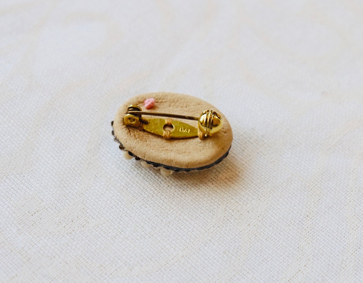 tamas こんばんは mini brooch | plum