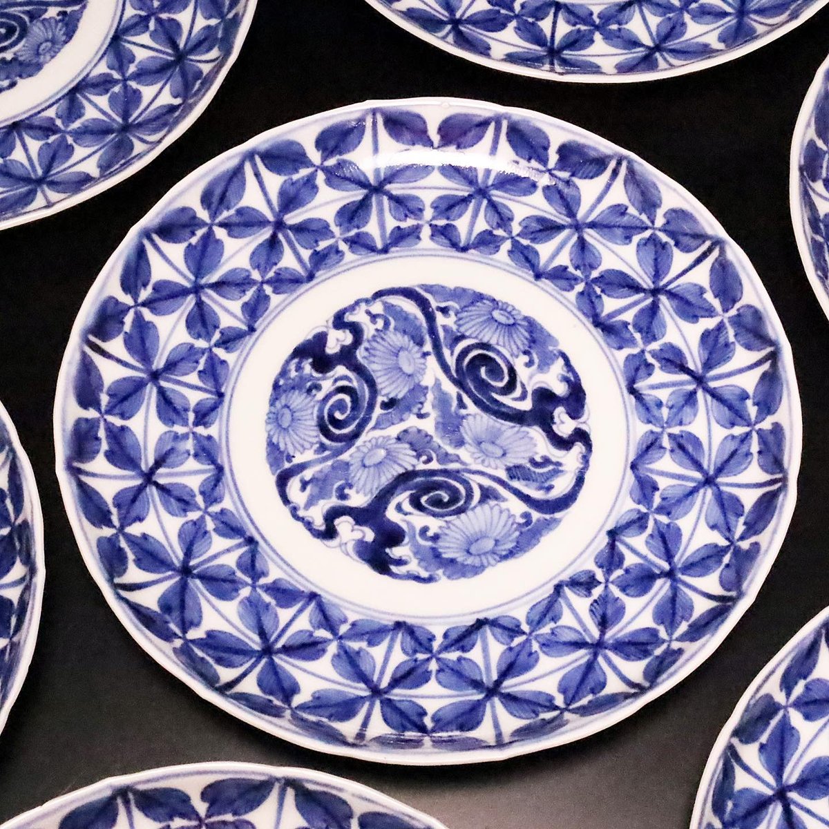 古伊万里 染付四弁花文皿 一客 | LYAN ARTS' Collection online