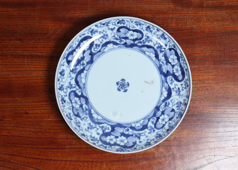 江戸中期藍柿右衛門萩唐草と桜図7寸皿① | 吉祥寺PukuPuku