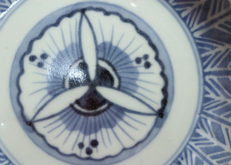 江戸中期くらわんか染付矢羽根に花図小なます皿 口縁釉薬剝げ | 吉祥寺