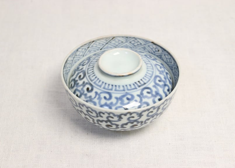 江戸中期染付雲図蓋茶碗5客組 小ニュウ,少甘手,1客高台ホツ | 吉祥寺