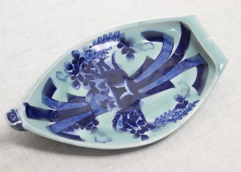 明治前期青磁染付束ね熨斗に蟹図舟型皿 | 吉祥寺PukuPuku