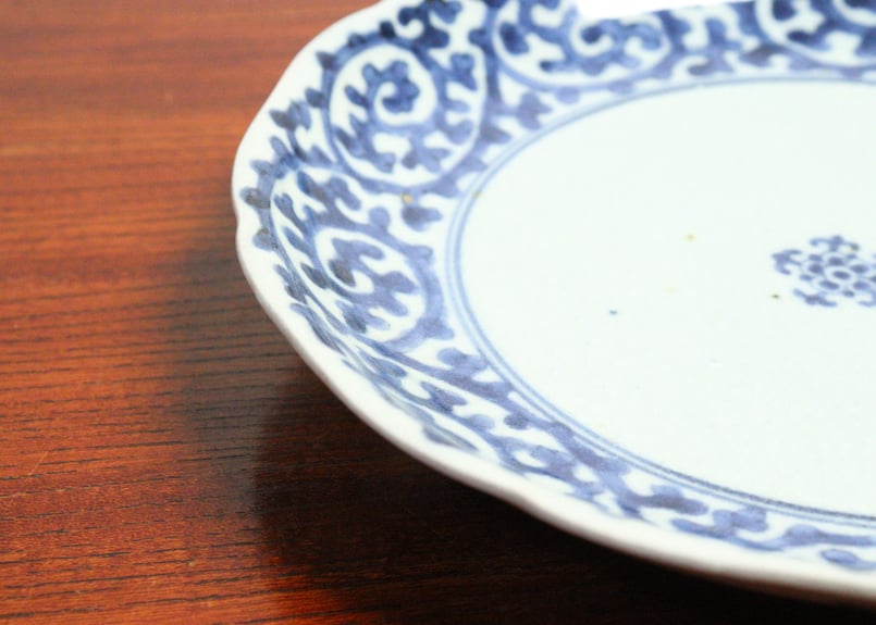 江戸中期染付蛸唐草文6寸皿⑤ 甘手 | 吉祥寺PukuPuku