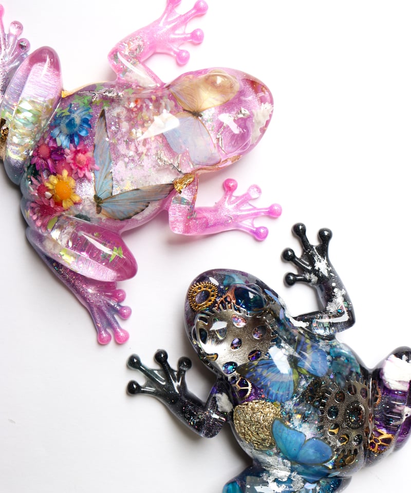 花と蝶の夢見るピンクアマガエル | Thyme_G