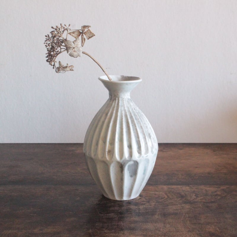 窯変白磁しのぎ花入 | うつわ 吉澤直樹&遠藤薫