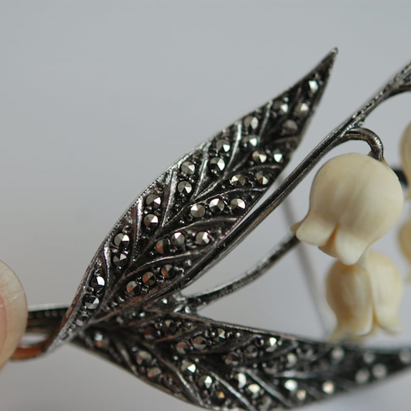 ドイツ製 すずらんのヴィンテージブローチ/silver925×オックスボーン