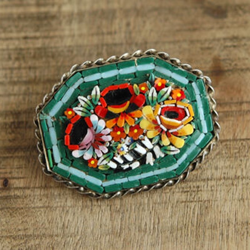 687アンティーク1890's古ガラスCzechoslovakia製ボウブローチ 【公式通販】