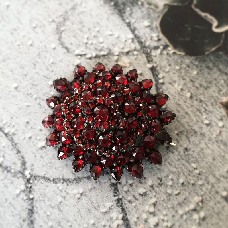 ボヘミアンガーネットのオーバル型アンティークブローチ/ドイツ