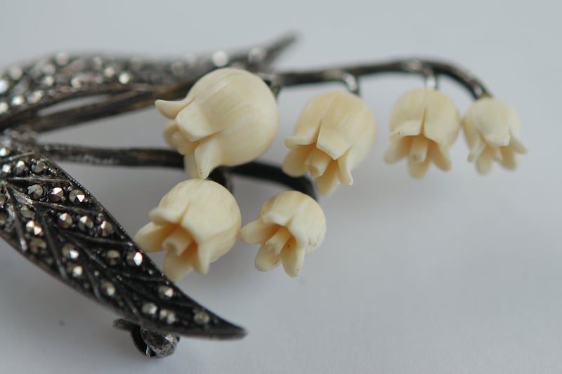 西ドイツヴィンテージ 1950s 希少 ブローチ 植物モチーフ 硝子装飾 D92