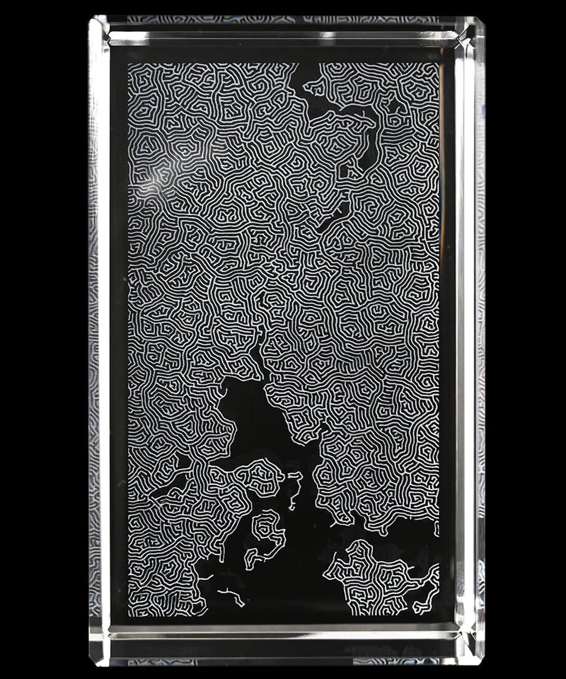 クリスタルガラス 2D彫刻「迷宮」 | MOTOI YAMAMOTO STORE