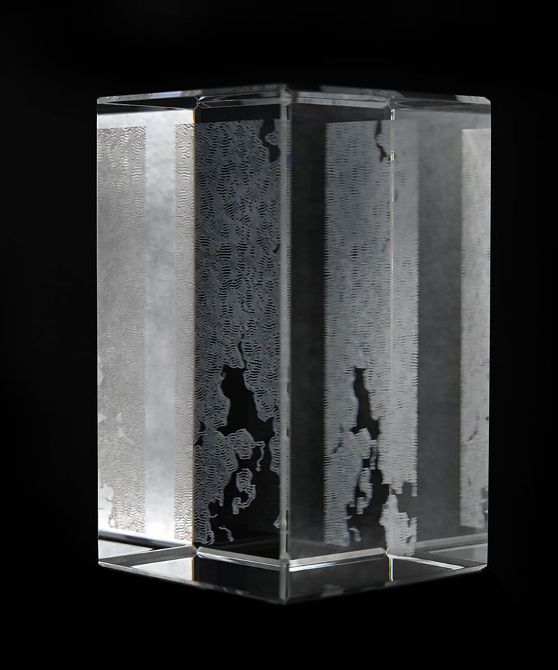 クリスタルガラス 2D彫刻「迷宮」 | MOTOI YAMAMOTO STORE