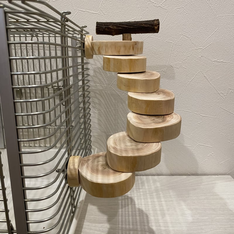 桧の螺旋階段（可動式） | 自然木の鳥用品 鳥豆堂【トリマメドウ
