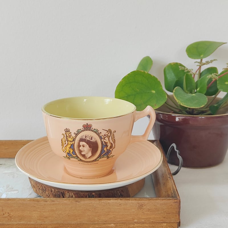 エリザベス女王のカップ＆ソーサー【1953年】 | Tabino Okurimono