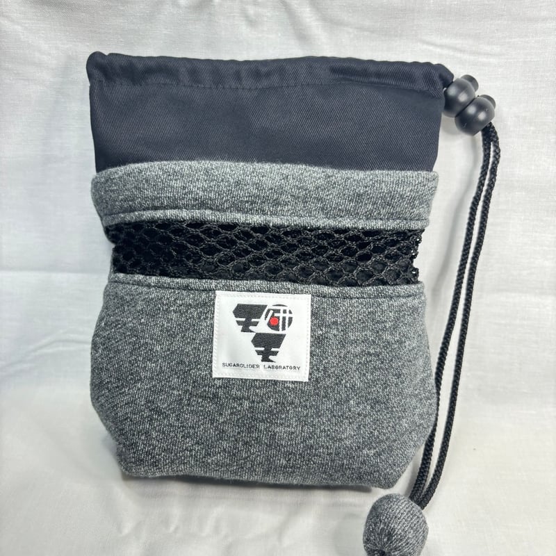 新・モモ研ポーチ（巾着・ブラック） | ももんが博士フクロモモンガ