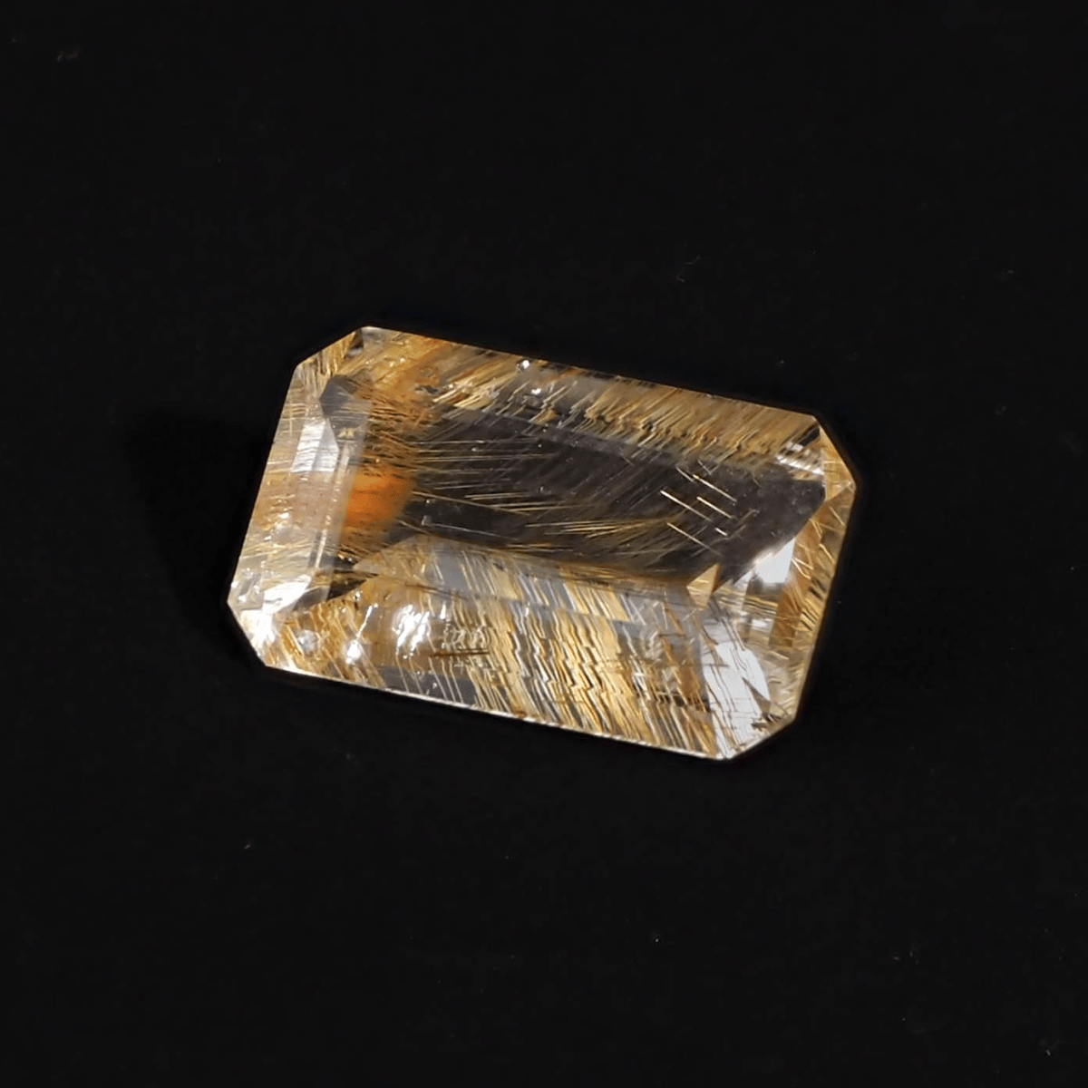 金色の針状インクルージョンが華やかに輝く】 リモナイトイントパーズ