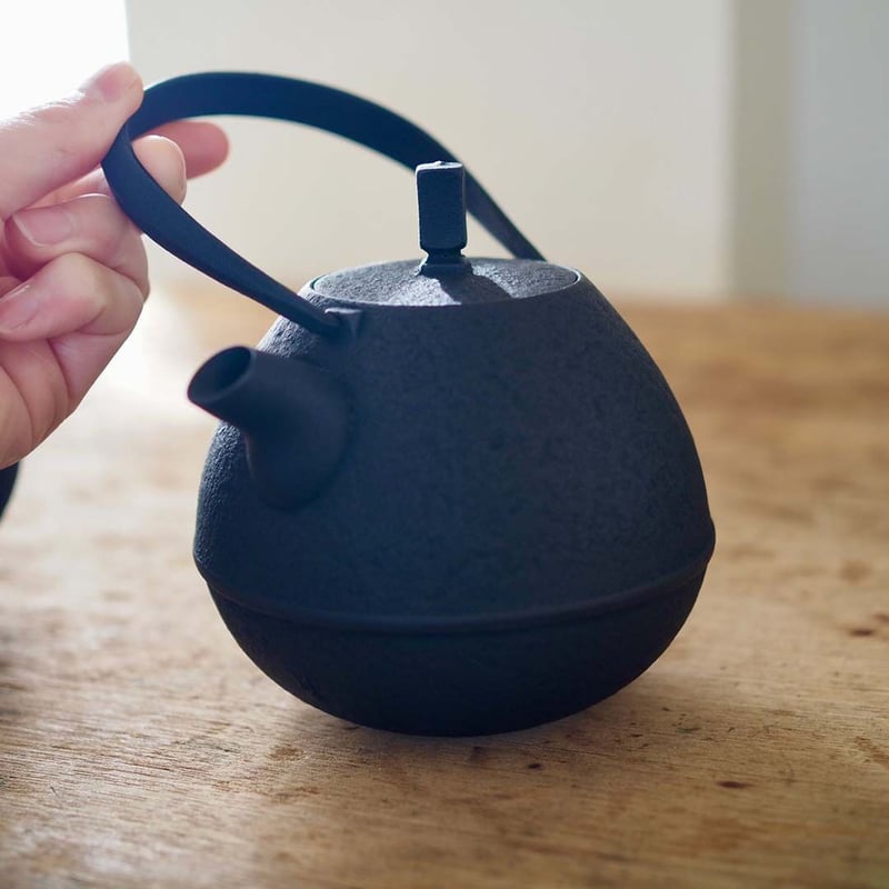 鉄瓶 Egg／空間鋳造 | やまいち