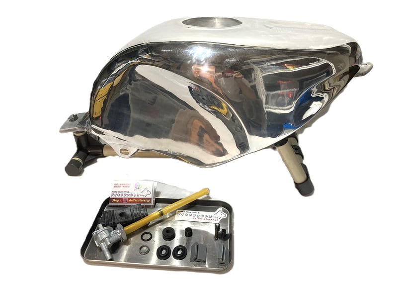 NSR250R アルミガソリンタンク | ダイキチファクトリー。