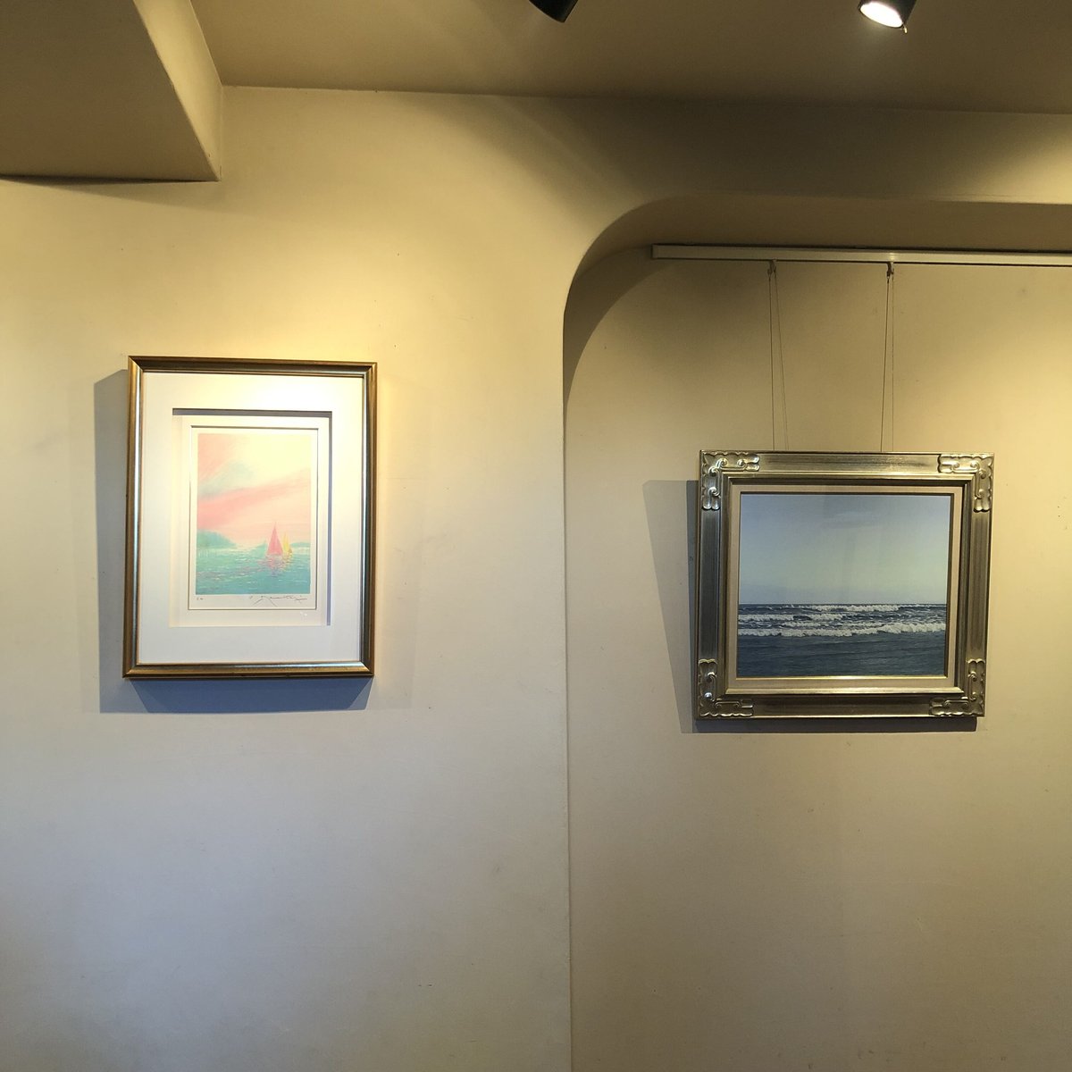 マヌキアン | リトグラフ版画「バラ色のヨット」 | 丘のギャラリーComfy