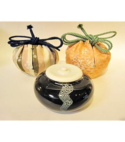 茶道具 高取焼 茶入 鬼丸雪山 作 貞家緞子 和久田丸紋 表千家 【匿名