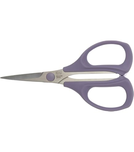 Amazon.com: Clover Compact Patchwork Scissors 115 with Sack 36-666