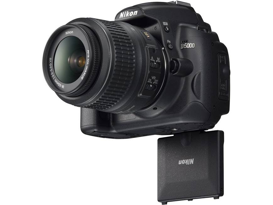 Nikon D5000 Kit 12.3-megapixel digital SLR camera with 18-55mm