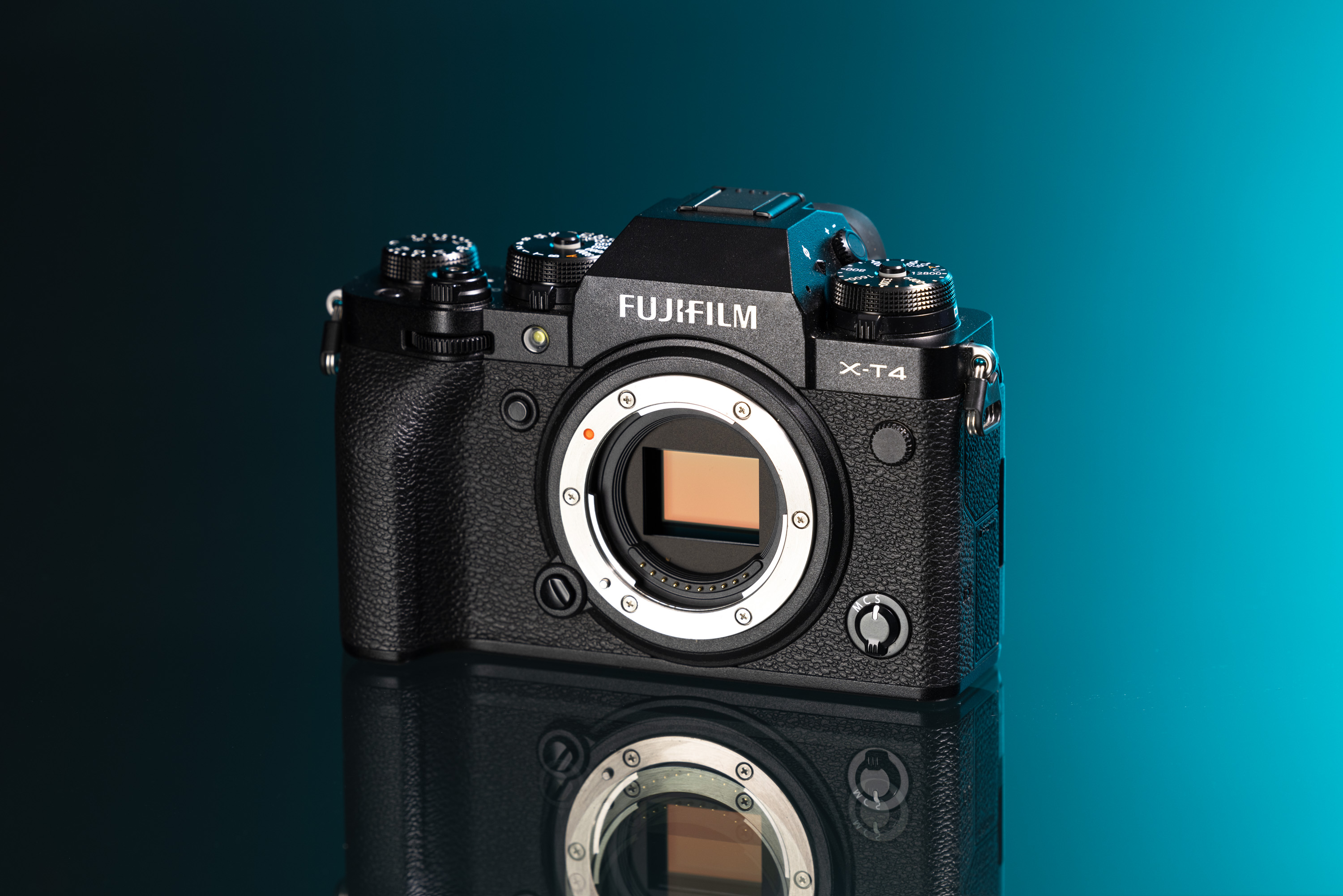 Review: Fujifilm X-T4 APS-C Mirrorless Camera | MPB